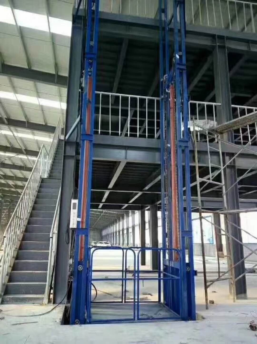 导轨式升降货梯的日常保养细节-济南扬程升降机械有限公司